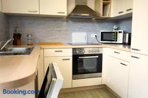 Robins - spacious for 5 - balcony - kitchen - WiFi - Image 3
