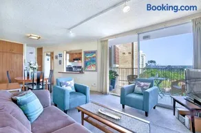 MOS72 - Mosman Magic Charming, Comfortable & Convenient - Image 1