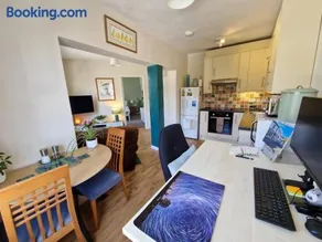 West Street Views #2 - Town centre apartment with professional home office - Image 3