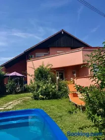 Balatonalmádi Apartmanház - Image 1