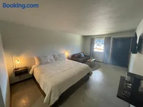 The Rocky Retreat - Image 4