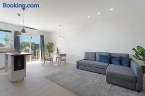 Charming Apartment with Ocean and Mountain Views in Santa Cruz - Image 3
