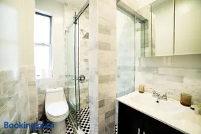 NEWLY RENOVATED HEART OF LOWER EAST SIDE 2BR 1BA, 5 MIN WALK TO SOHO, 1 BLOCK TO WHOLE FOODS, WASHER DRYER! - Image 4