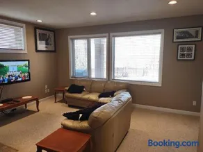 Spacious One Bedroom Walkout Basement Suite - Image 4