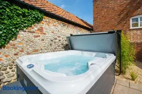 3 Bed in Holt oc-2150 - Image 2