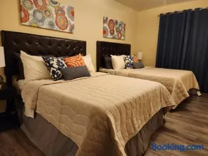 2-bed condo, cook-ready kitchen, and laundry, 5-8 minutes from University of Arizona and downtown Tucson - Image 2