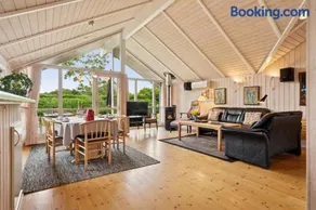 Beachside Holiday Home For The Whole Family - Image 4