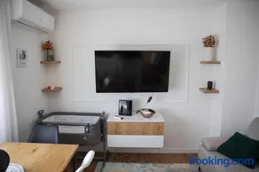 Roza Cozy Apartment - Image 2