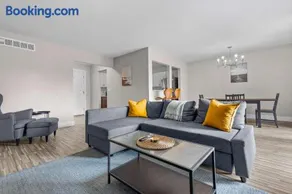 Elegant Escape Prime Location & Style - Image 1