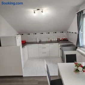 Elena Airport Apartments - Image 4