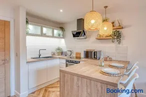 Stylish and modern city centre apartment with easy parking - Image 5