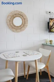 Mibnb Geelong CBD Spacious Studio Apartments - Image 4
