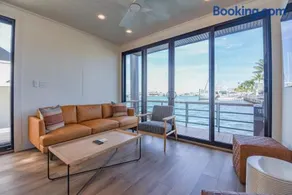 Awai's Floating Villa - Houseboat in Luxury Village - Image 3