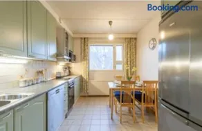 Good 3 rooms apartment with free parking & beds for 6! - Image 3