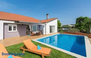 Modern Villa di Rovigno with Pool, Hot Tub and Sea View - Image 3