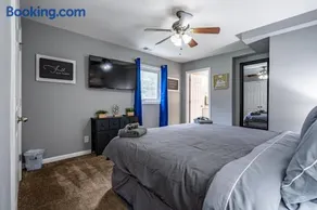 Homely & Alluring 5 bedrooms in Atlanta - Image 3