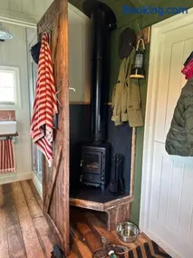 Secret Paddock Shepherds Hut - Image 3