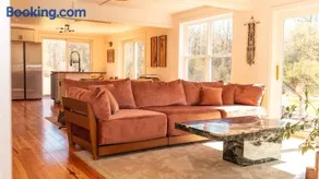 Wildwoods Dog-Friendly Catskills Retreat - Image 4
