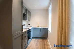 Flat 8-1 BR private parking - Image 4