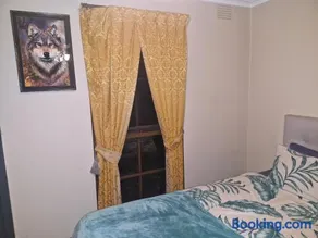 Private Studio Ensuite & Kitchenette - Image 4
