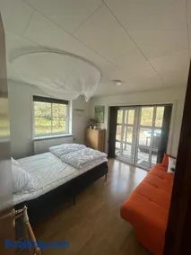 Exclusive house with private pool and private lake - Image 5