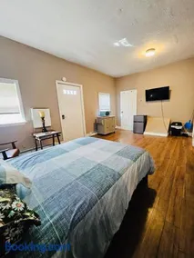 621M Studio room with private bathroom near Whole Foods, Brown University , Downtown - Image 3