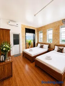 GREEN MOTEL - Near The Sea - Image 1