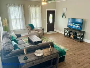Bright & Airy 2BR 1BA Home Near The Riverfront - Image 2