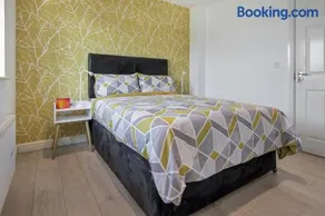 Emerald En-suite in Derby - Image 1