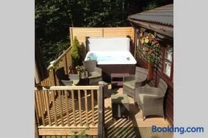 Mistletoe One Luxury Lodge with Hot Tub Windermere - Image 5