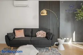 WOW Self-Contained Apartment on Hall - Image 1