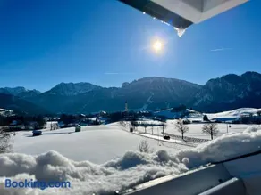 Gemütliches Dachgeschoss-Apartment mit Alpenblick - Image 3
