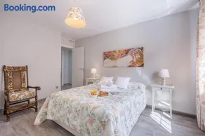 Amplio Apartamento Familiar en Granada con Aire Acondicionado - Image 3