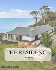 Hamptons on the Bay - Image 2