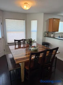 Family Friendly, Relaxing home in Great Location - Image 2