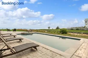 Hamptons Romantic Waterfront Queen Suite - Image 3