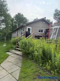 3 Bedroom Lakefront Cottage, OFSC & Trails Nearby - Image 2