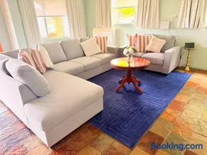 Spacious Apartment with the view of Mt. Wellington - Image 3