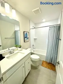 Brand New Rooftop Luxe 4BR 5BA 15 Min to DC MGM - Image 2