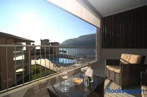 2 bedroom Lake Maggiore apartment with pool - Image 1