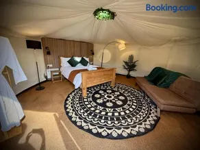 Between Rivers Camping @ The Old George Inn - Image 4