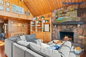 405 Waldeck Dr - Image 2