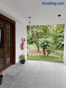 The White Porch - Image 3