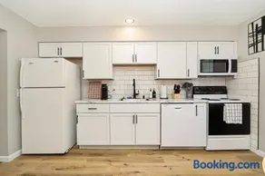 Fremont Stylish Stay - Near K-State with Free Parking - Image 4
