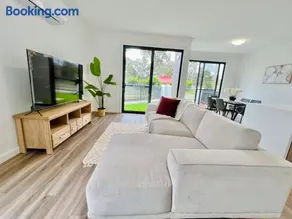 Austral Brand New Modern 4 Br Home - Image 2