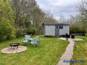 Greatwood Shepherds Hut - Image 2