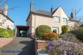 Park Road Holiday Home - Spacious 3 bedroom house with garden near Edinburgh - Image 1