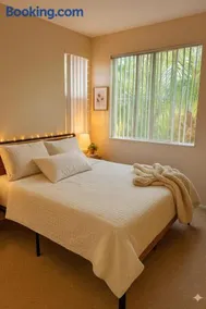 Marina Del Rey Beach Retreat w Hot Tub, Billiards & Grill - Image 4