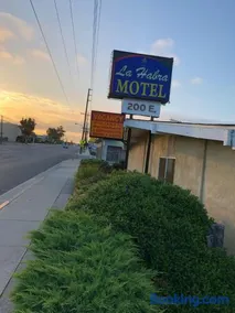 La Habra Motel - Image 2