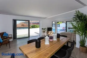 Romantic Pool House - Image 2